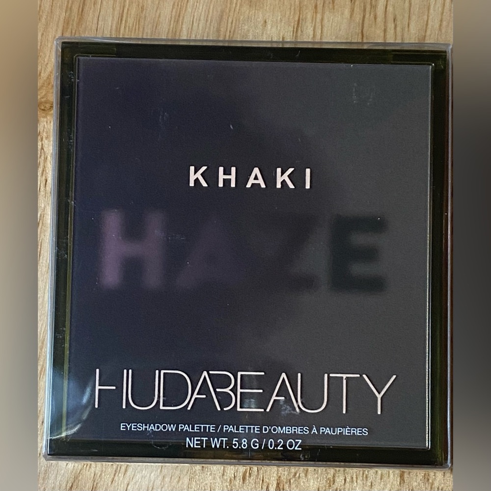Huda beauty khaki eyeshadow palette. New.